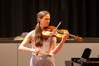 1st internal concert: Lara Sophie Schmitt, viola