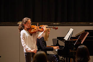 1st internal concert: Céline Eberhardt, viola